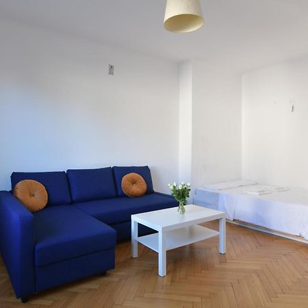 Wilcza 3: Spacious 4-Person Apartment with Courtyard Balcony Warsaw Exterior photo