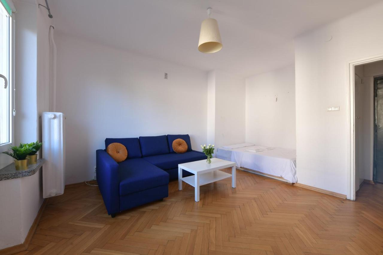 Wilcza 3: Spacious 4-Person Apartment with Courtyard Balcony Warsaw Exterior photo